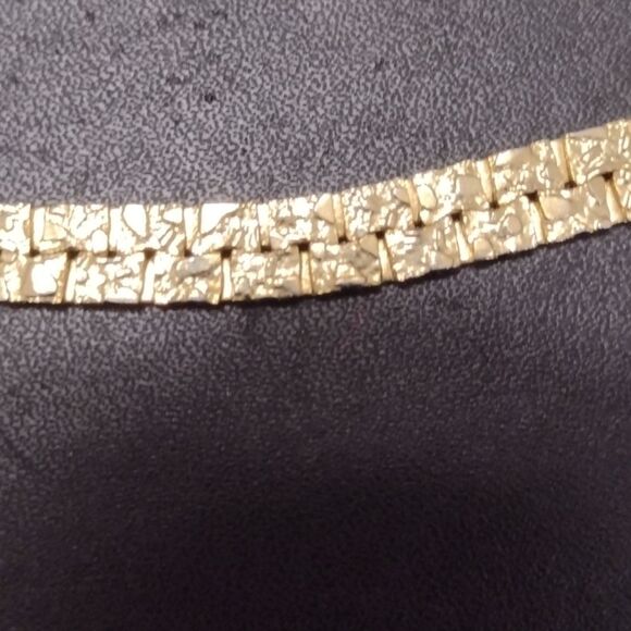 *Sale* Gold tone thick textured necklace 22" - Picture 5 of 11